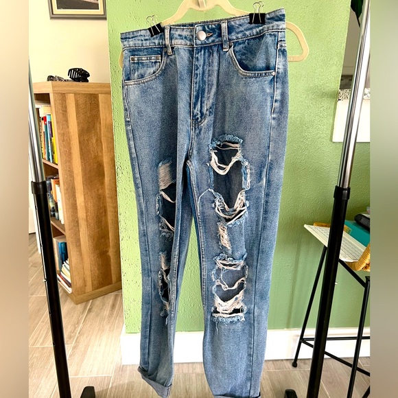 Nasty Gal boyfriend ripped jeans - Picture 1 of 4